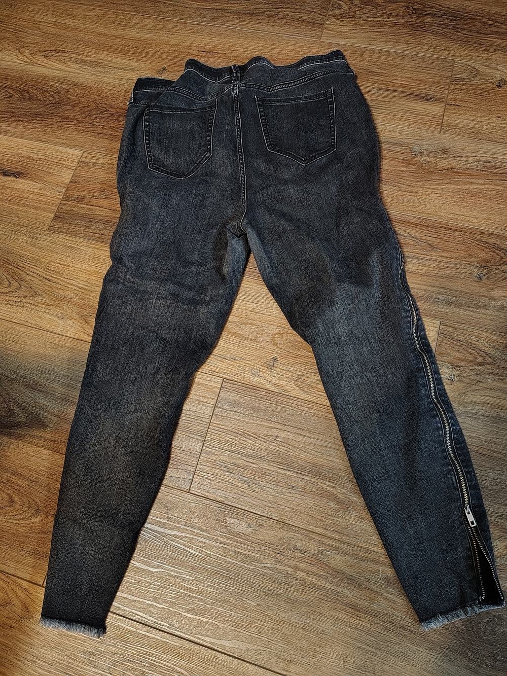 Women’s Dark Gray Stretch Skinny Jeans with Side Zipper